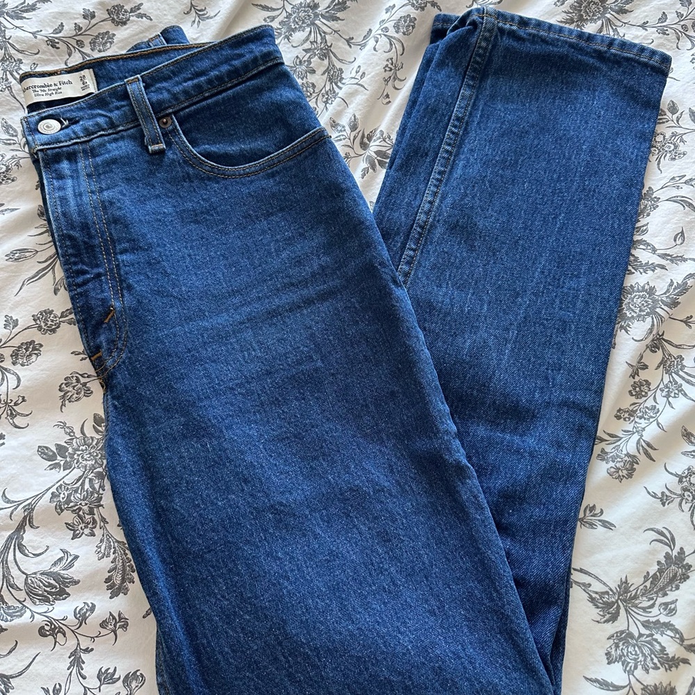 Abercrombie & Fitch Ultra High-Rise The ‘90s Straight Jeans — Dark Blue Denim
